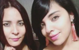 Vilma Almendarez - Carolina Abrego y Su mamá, Madre e Hija, Honduras-03