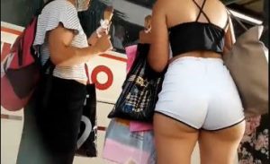 Deliciosa nalgona y caderona en short