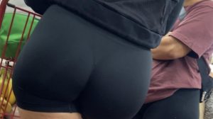 Ojete rico en short