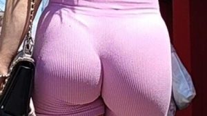 Cola linda en calza rosa