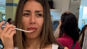 Linda rubia cola de ensueno