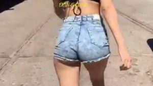 Linda flaca con ortazo en short
