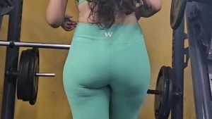 Linda nalgona en leggins