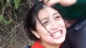 Chupa pija en la vereda