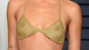 zoe-kravitz small tits bikini