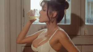 Sofia Gonet soft tits 2