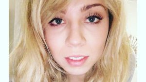 Jennette McCurdy - tits