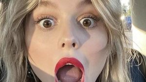 Emily Alyn Lind tits